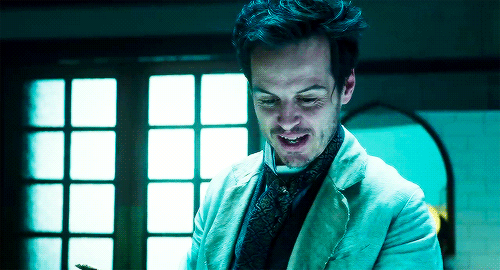elbethscottie:Andrew Scott in  Alice Through the Looking Glass Trailer (2016)