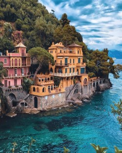 sixpenceee:Portofino, Italy. Going in my bucket list of places to visit. 