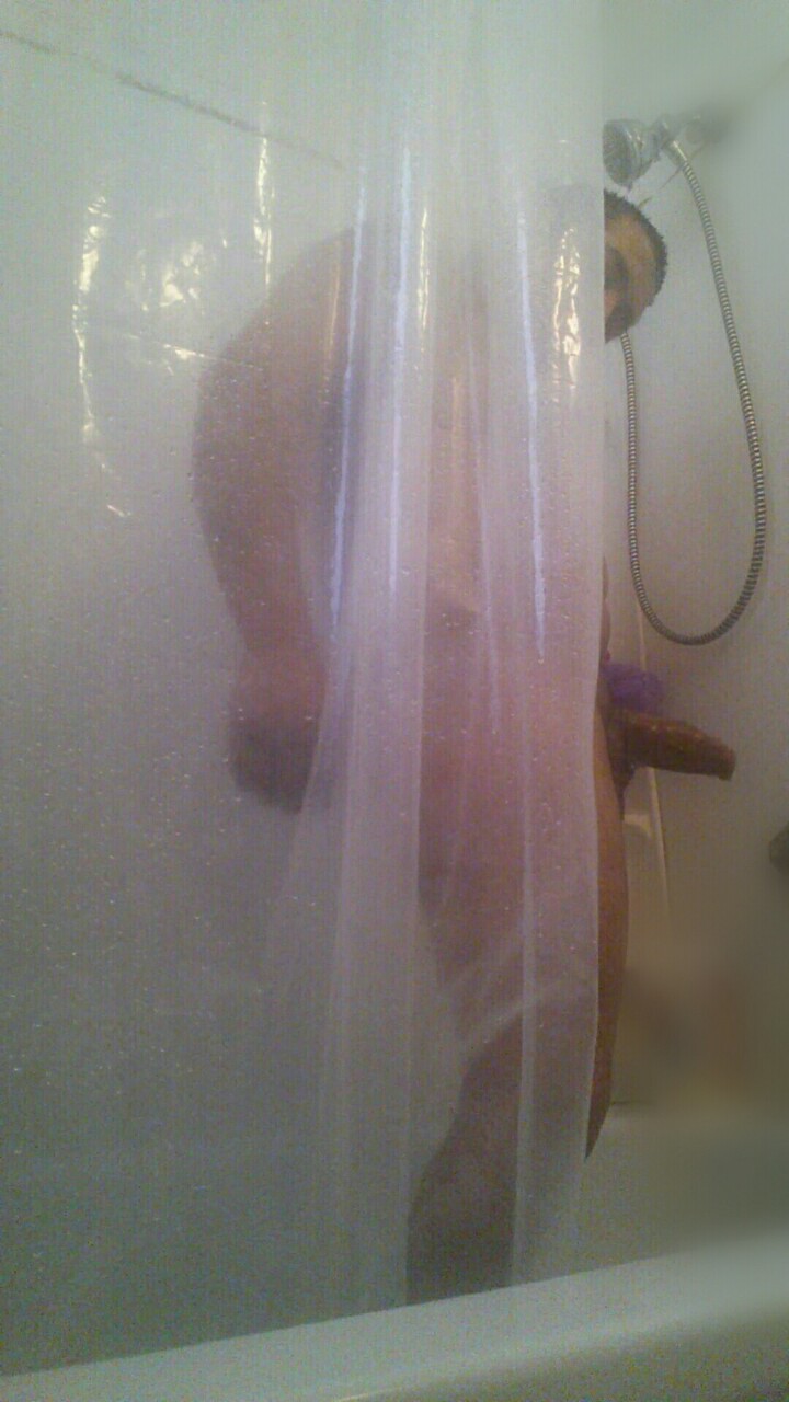 adorabear88:  Little fun in the shower  Follow me on instagram @dgz_88