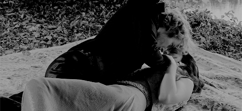 CRAZY KISSING