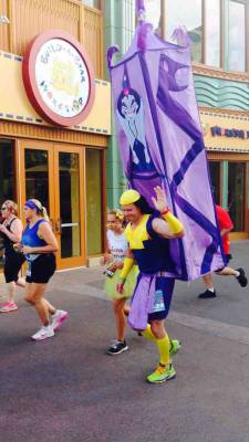 shining-magically:  THIS MAN WAS AT THE DISNEYLAND