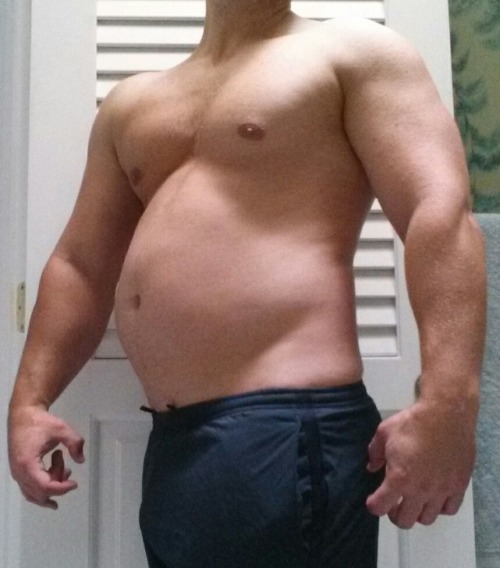heavyryan:  wannabecub8888:  mrmusclechubs:  From fit to fat. thin-opinions  Dang  It’s a thing called life different priorities looks great to me. 
