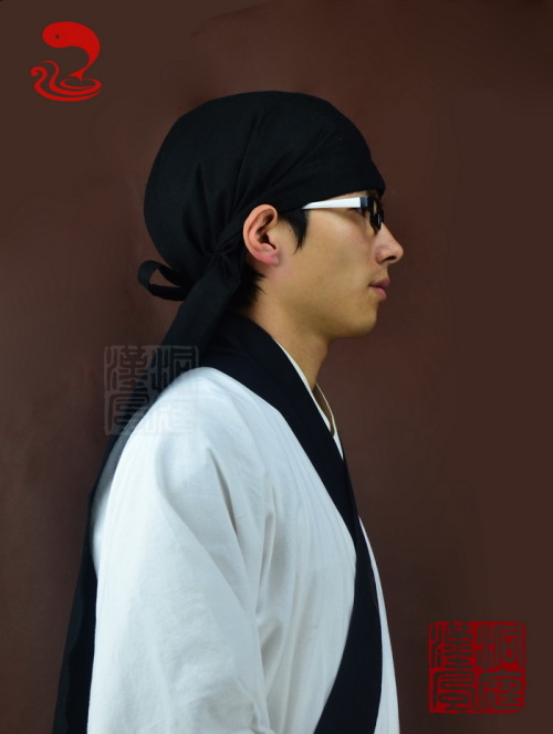 fouryearsofshades: (via 【洞庭漢風】直裾深衣（煙灰）-淘宝网) 洞庭漢風 shop100368875.taobao.com/ Clothes: 直裾深衣