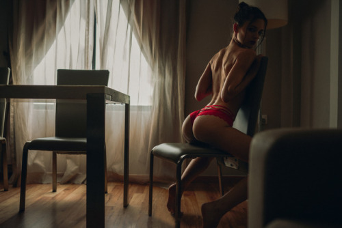 XXX b-authentique:   Nomi by Brendan Lee  Keep photo