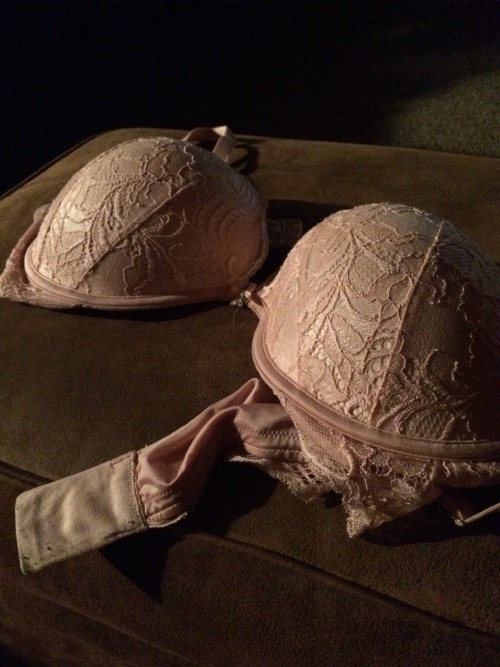gianttitlover:  justforyou1024:  Best feeling is to take the bra off at the end of the day  Very nice! Follow this sexy lady!