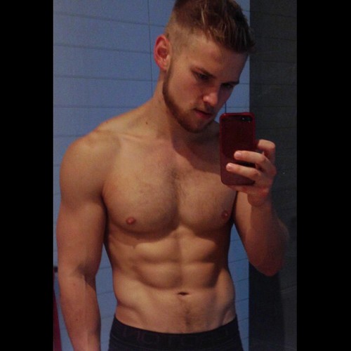 malefeed:  jcambie: meep meep 🐶 [x] #jcambie 