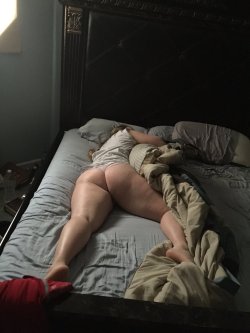 whitechickswithass:  I want to wake up to this view every morning http://whitechickswithass.tumblr.com/