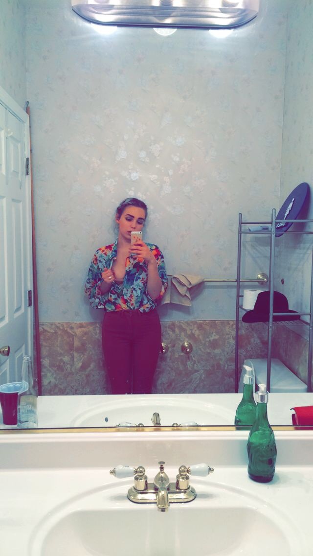 phantom-of-the-booty:  standpoor:  never met a mirror i didn’t like  Unf