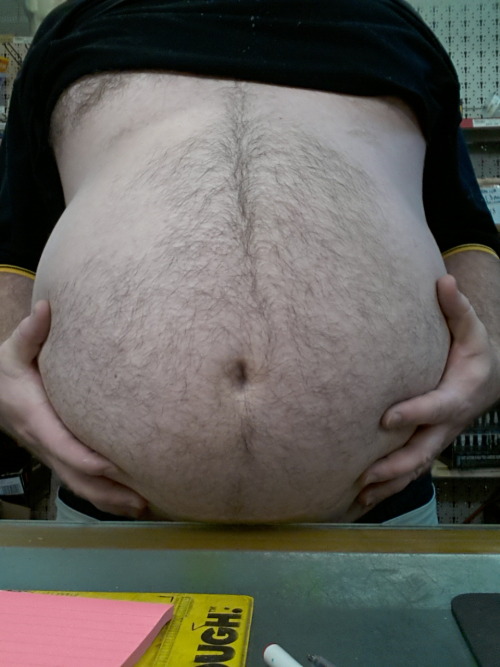 pumpui-fatty:  Stuffed from this morning’s breakfast and weight gainer shake. Now bloated an stuffed at work. I feel so round ! 