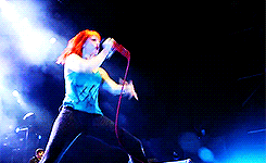 hayleys:  hayley williams + headbanging 