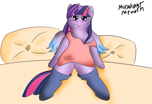 artydirtybox:  a little drawing to cold blood twilight sparkle  Socks and droopy blouse…. not a bad combo.