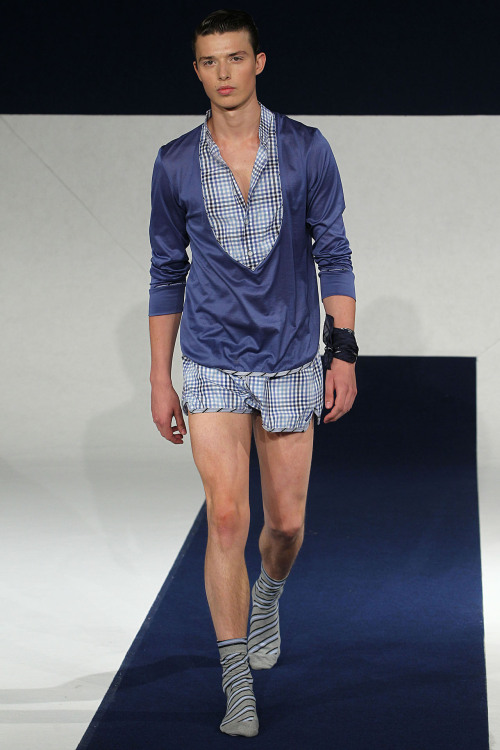 specialsockdrawer:Alexis Mabille runway  