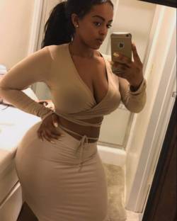 thickerbeauties:  Thick and sexy! 😍😍😍 @msrtaye 👏👏👍👍 @msrtaye  #repost #thickness #thick #thickwoman #beautifullady #curvygirl #curvywomen #curveappeal #curvywoman #bbw #superthick #hips #thickums #thickwitit #boobs #bigboobs #bigass