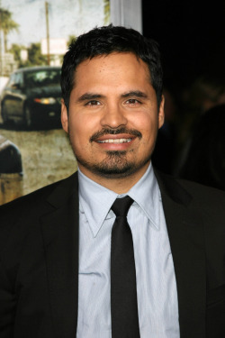 Maszületettismeremdenemtudomanevét: Michael Peña (1976)Ütközések, Mentőexpedíció,