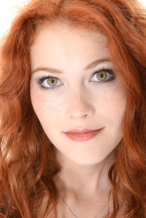 redhead-beauty:  Heidi has amazing eyes