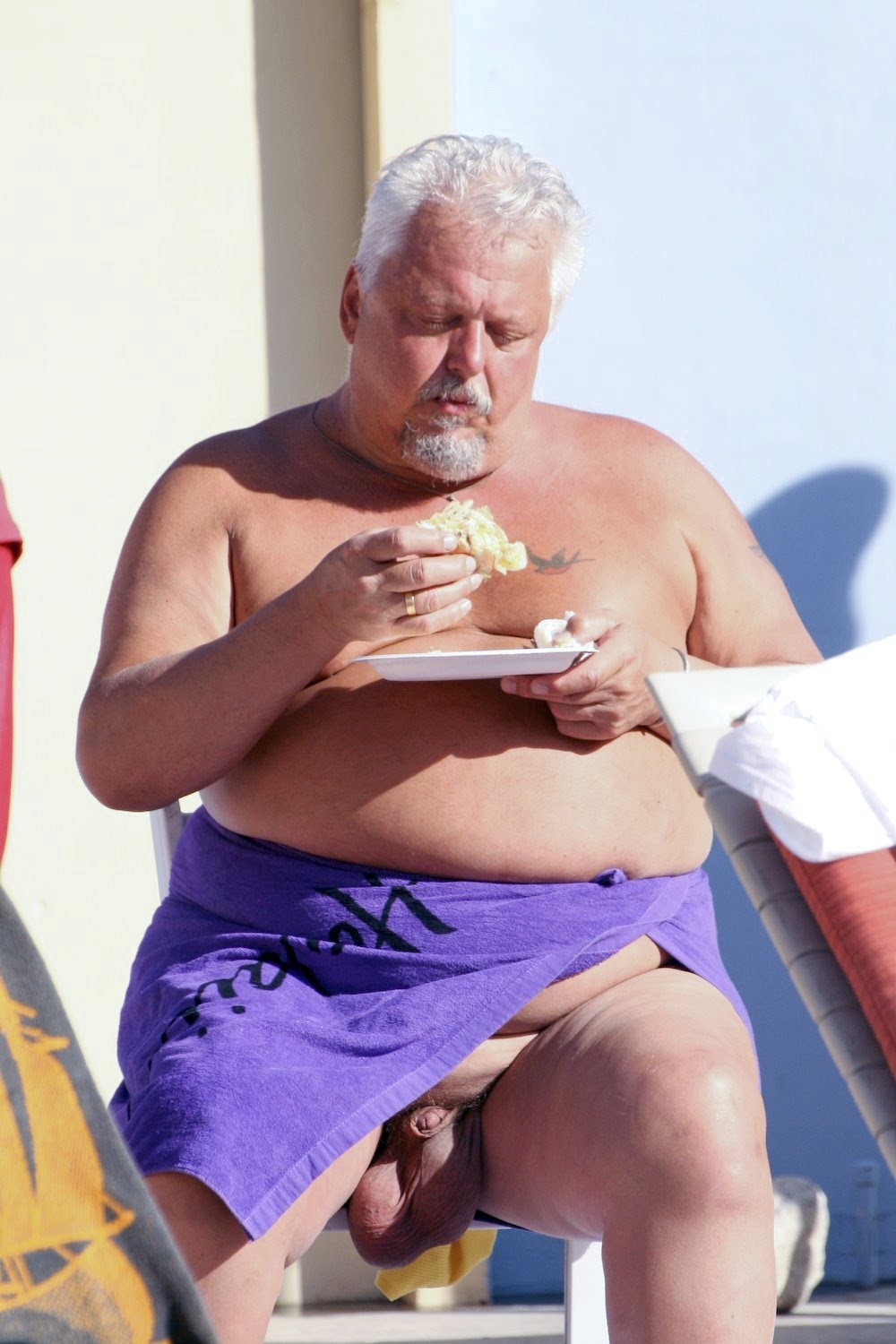olderchaser:  Look at those large nuts, 