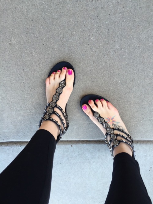 sandalsandspankings: Sexy silver and black t-strap sandals.