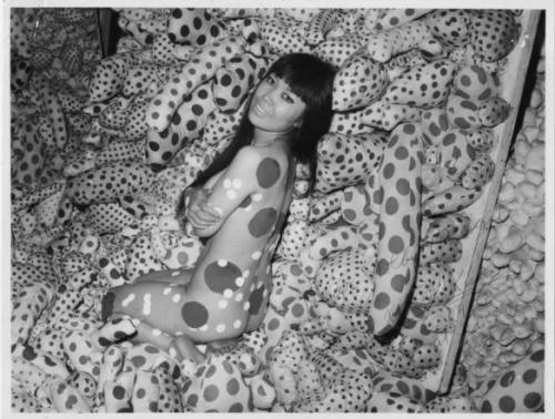 basava:
“ Yayoi Kusama
”