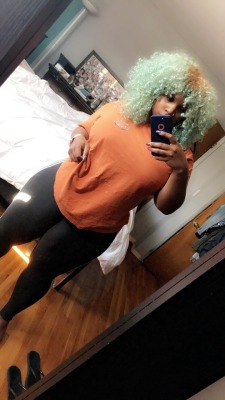 queentopia:  Hair as big as my thighs 😜