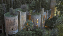 mxdvs:Cement factory transformed in to a homeBy the architect Ricardo Bofill