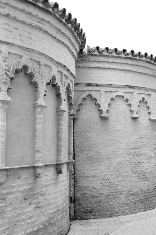 Mudéjar trabajo de ladrillo, iglesia, Sevilla, 2016.I took this while waiting for a bus on the corne