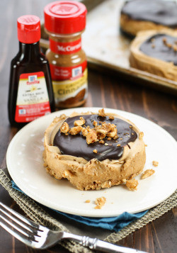 foodffs:  Peanut Butter Snickerdoodle Tarts with Cinnamon Peanut Crust  Really nice recipes. Every hour.   