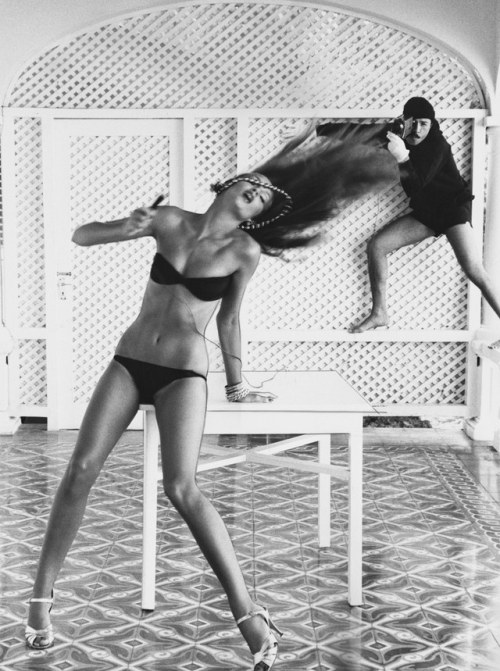 moda365:Antonio Lopez shooting Jerry Hall for British Vogue 1975 photographed by Norman Parkinson