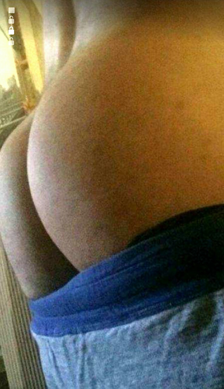 abdelbeur75:  Superbe fesse d'un jeune beur