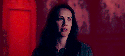supremeleaderkylorens:I’m going to get my fucking PhD.Kate Siegel as Theo Crain in The Haunting of H