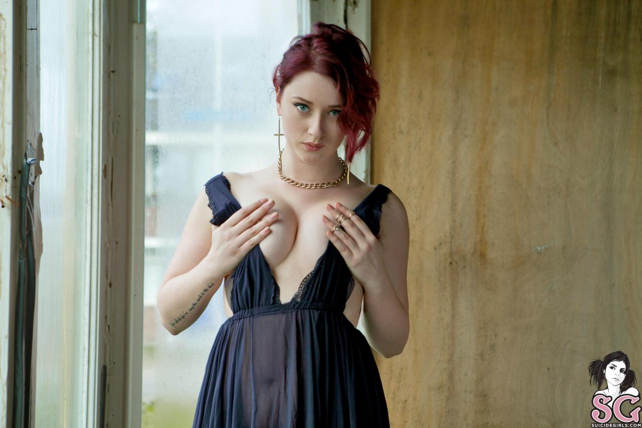 past-her-eyes:  NeciaNavine Suicide  necianavine.suicidegirls.com necianavine suicidegirls