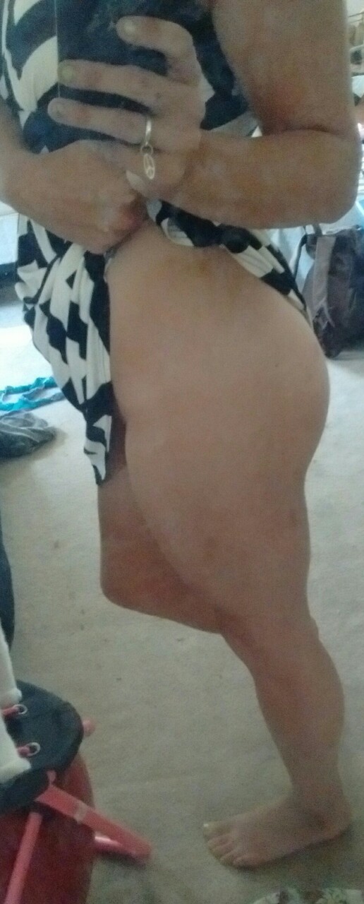 timelessclassique:  When you meet your man for his lunch break dress and no panties..