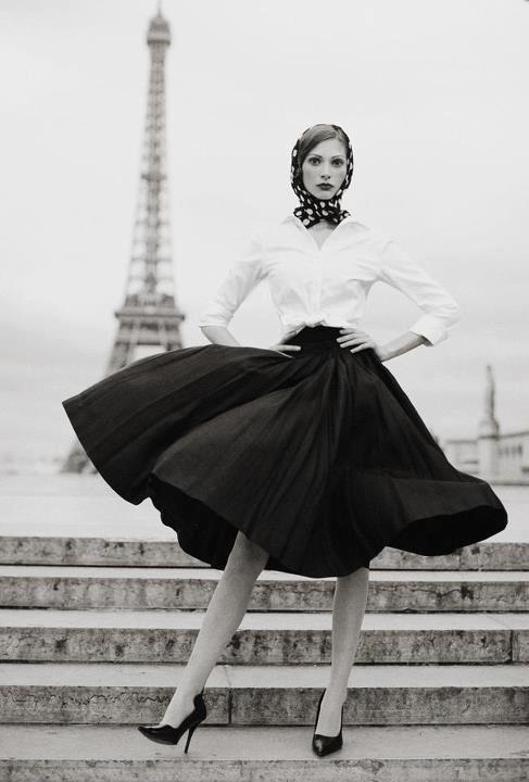 fashionfiends:  1950s Parisian Fashion Loving the Eiffel Tower in the Distance 