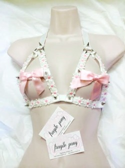 fragilepony:  Loving Daisies Harness at Fragile