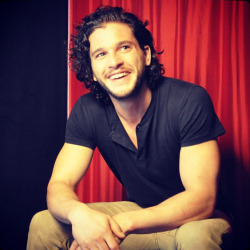 primrosesandrues16:  Kit Harington at Comic-Con