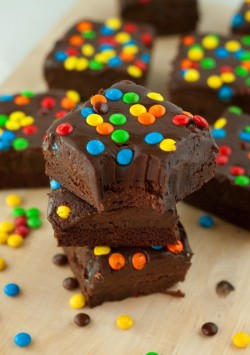 delicious-food-porn:  Copycat Cosmic Brownies