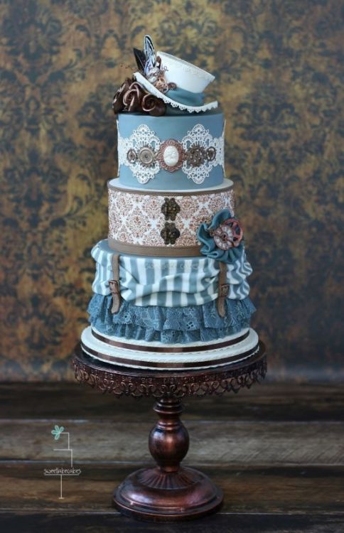 steampunktendencies:  Steampunk & Gothic Wedding Cakes by SweetLake Cakes