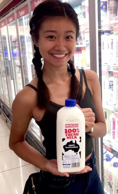 galanticity: irubishootip0st: she wants to give you 100% fresh milk! Imagine fucking her in the four