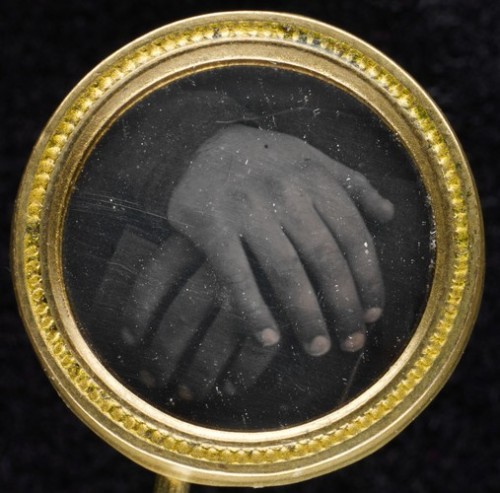 met-photos: [Button], Unknown, 1840s–50s, Metropolitan Museum of Art: PhotographyGilman Collection, 