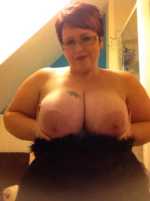 theunknowingwife:  Shake yer tits, it’s Friday!!!!