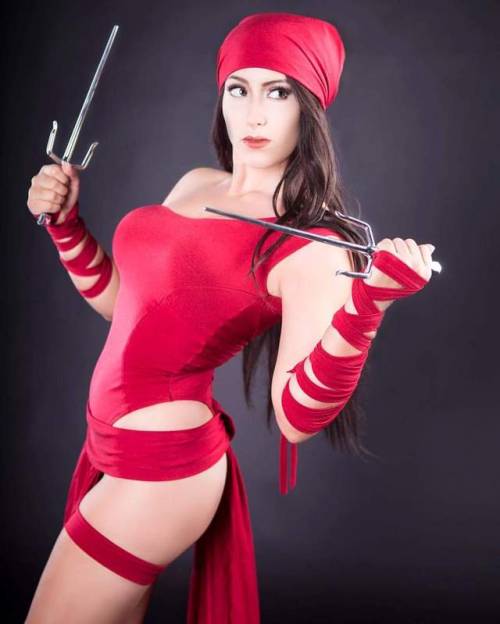 comicbookcosplayvixens:  Elektra by Elizabeth Rage