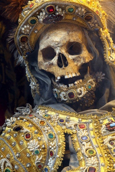 The trend for jewelled skeletons began in the late 16th century. The Roman catacombs,