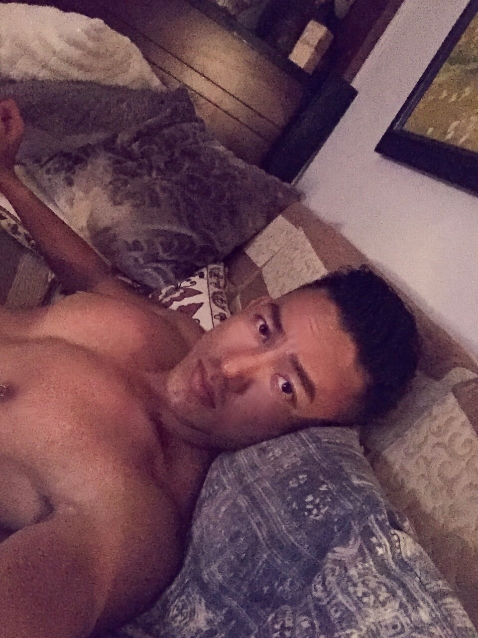 mantop106911: 穿雙乳環的越南 紋身名人帥哥用著他的大粗屌抽插著戴面罩小受爽歪歪
