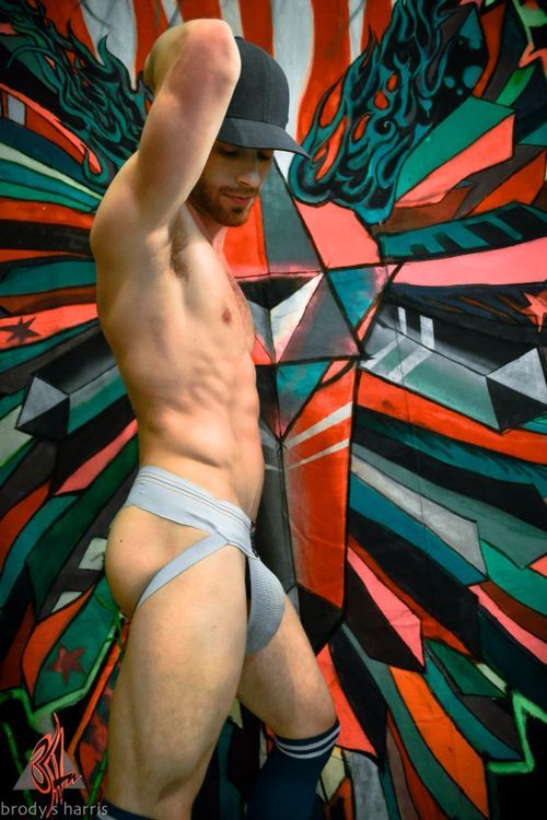 myulteriormotives:  whitebufftrainer:real-deal-inches:Ethan Elliott is a hell of a pornstar ! Versatile, he has what it takes to make a great looking bottom and a hot top ! You go gurl :p      (via TumbleOn)  Ethan from Sean Cody.