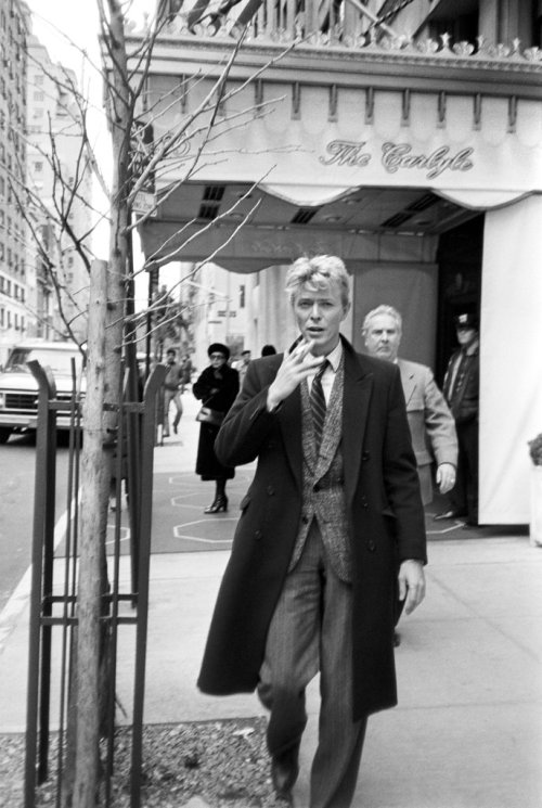 dutzervonmezzenbrau: E. 76th st. NYC   Always at The Carlyle  David Bowie. 