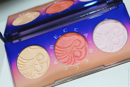 Becca Cosmetics Limited Edition Light Waves Highlighter Palette Review &amp; Swatches ▷ LienJae.
