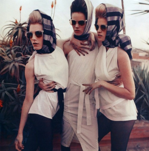 Vogue-À-PorterDree Hemingway, Freja Beha Erichsen and Lara Stone by Inez van Lamsweerde and Vinoodh 