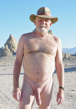 ordinarybodies:  OMG, this old natural guy