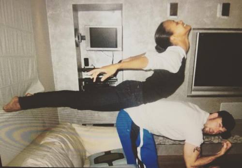 kryptaria: steverogersnotebook: zoesaldana Flashback to Chris Evans and I goofing around while 