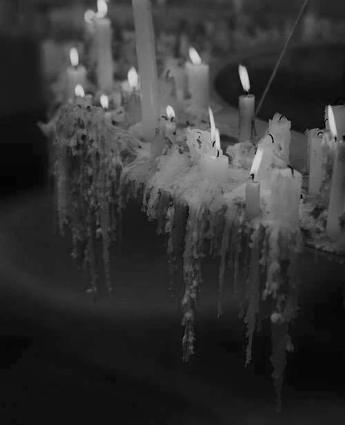 mar-de-grises:  Candle Lit Solitude  