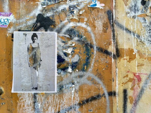 charminglyantiquated: florententine street art 1/? don’t know their name but they draw small s